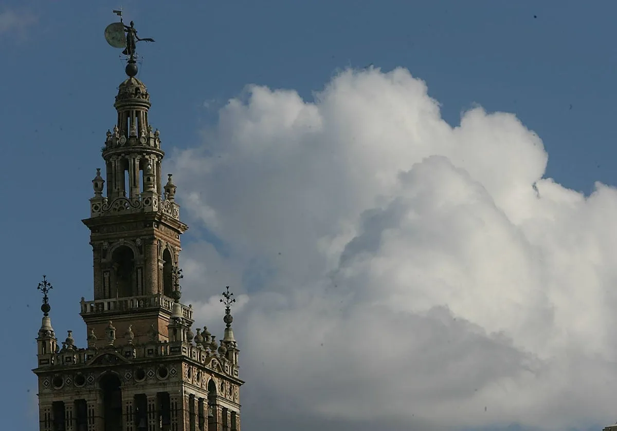 Lo que el anuncio de Chorizos Revilla ignora sobre la Giralda: ni siempre fue así, ni está intacta