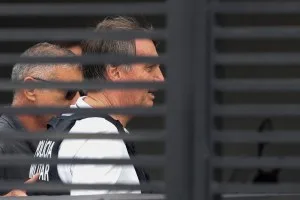 Defesa de Bolsonaro pede a Nunes Marques suspensão da pena da trama golpista