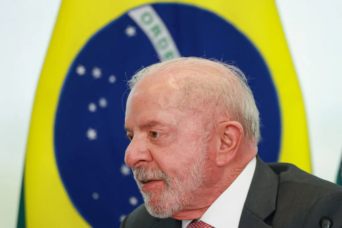 TSE manda Lula e governo apagarem post com críticas à família Bolsonaro
