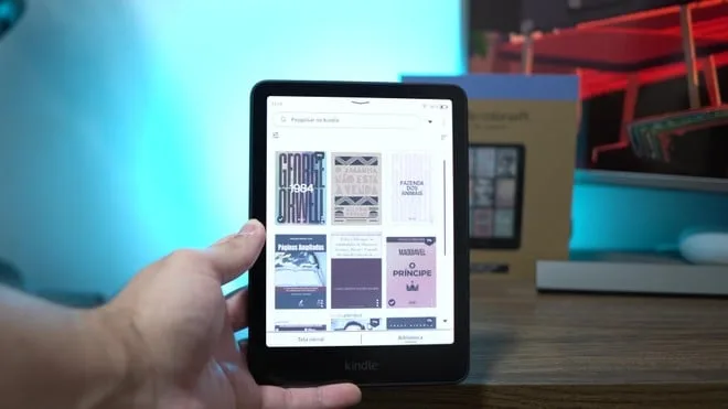 Com tela colorida! Kindle Colorsoft une bateria gigante e preço baixo nesta oferta