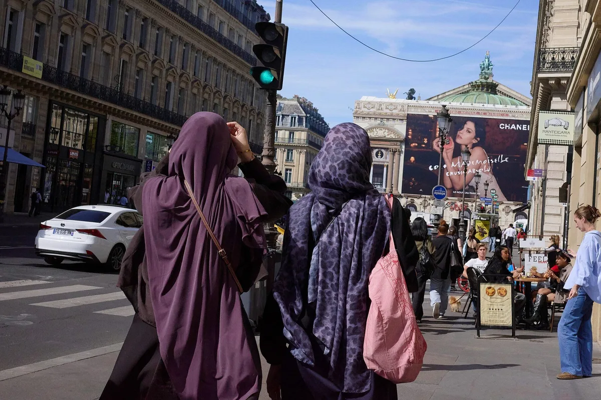 Laïcité, islam, signes religieux : les Français (sauf les jeunes) largement favorables à des restrictions