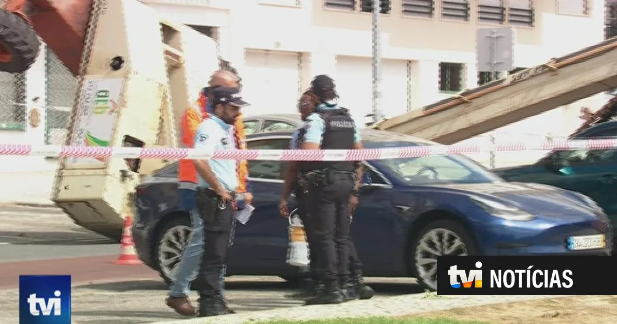 Queda de grua em Massamá Norte: trabalhadores pintavam fachada do prédio quando caíram de uma altura de 18 metros