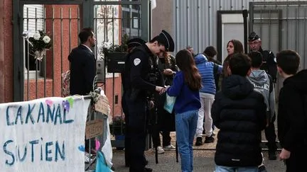 Collège d'Aubagne : l'adolescent soupçonné d'avoir blessé deux personnes se revendiquait sur TikTok comme un supporter de la mouvance TCC, fasciné par les tueries de masse