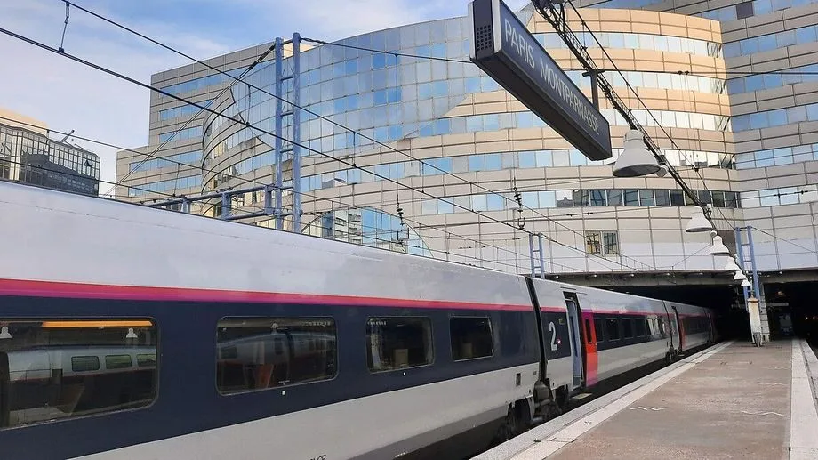 Le trafic SNCF est interrompu entre Paris et l'Ouest à cause d'une panne en gare de Montparnasse