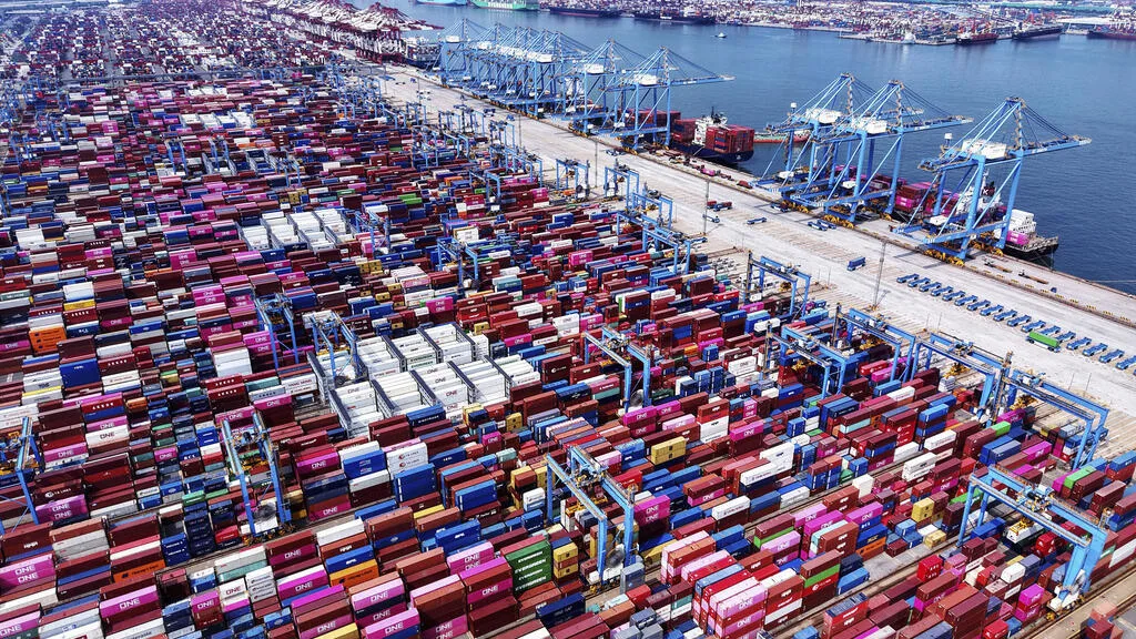Les exportations chinoises progressent de 36,3 % sur un an en septembre grâce à l'IA