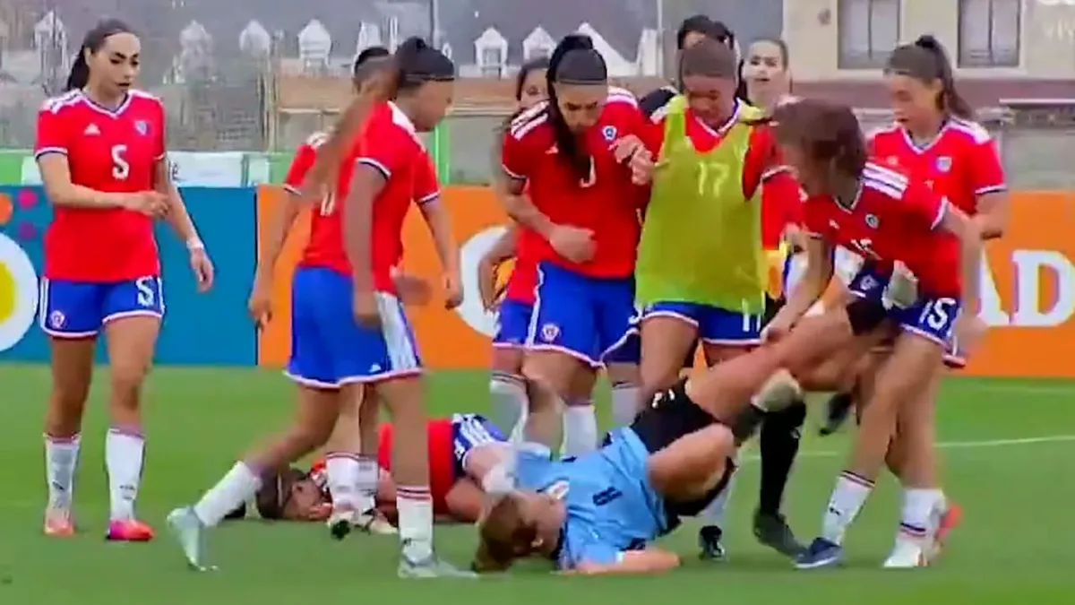 Sieben gegen eine! - Massenschlägerei bei Frauen-Länderspiel