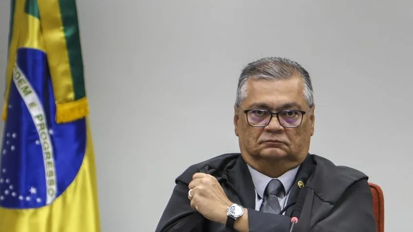 Dino afasta sobrinho do governador do Maranhão do TCE