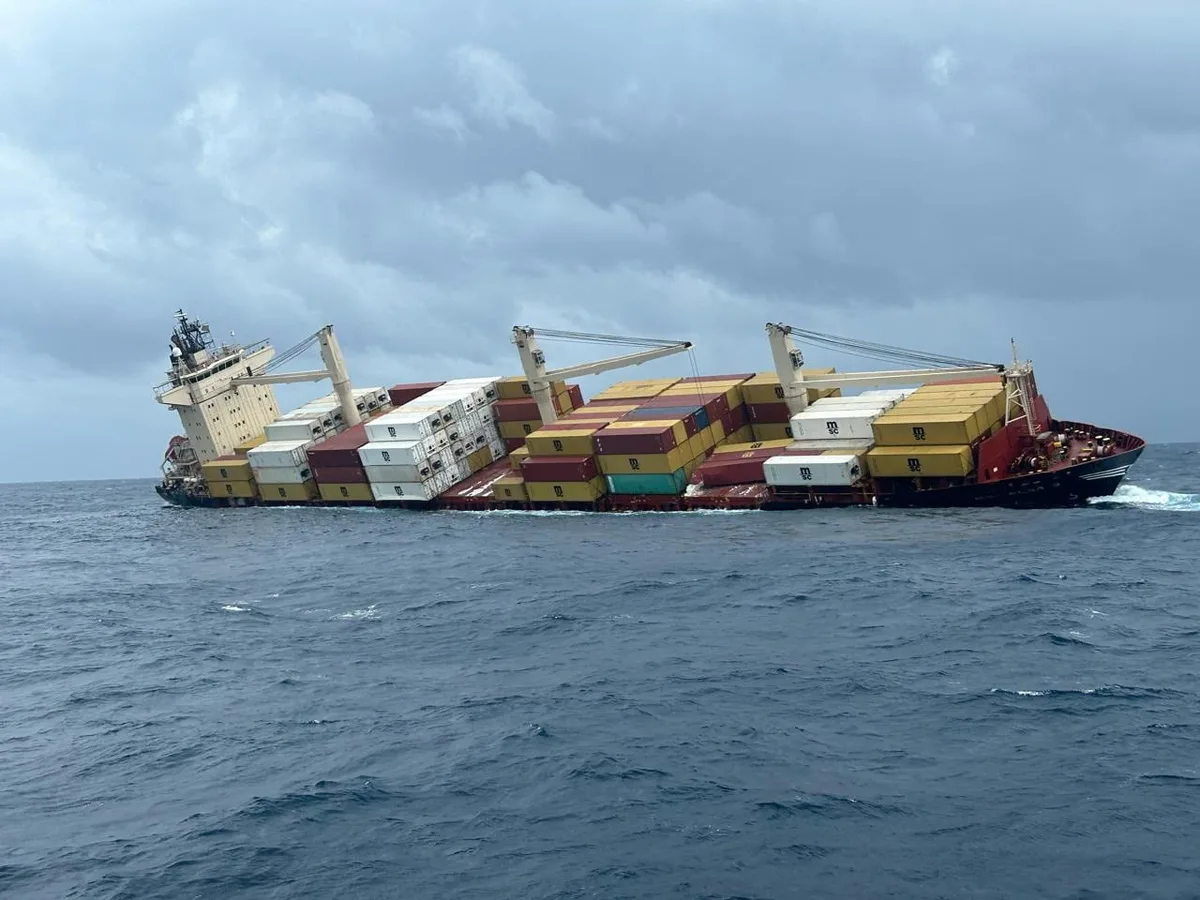 Panamá investiga la pérdida total del buque carguero que naufragó en India y dejó 22 desaparecidos