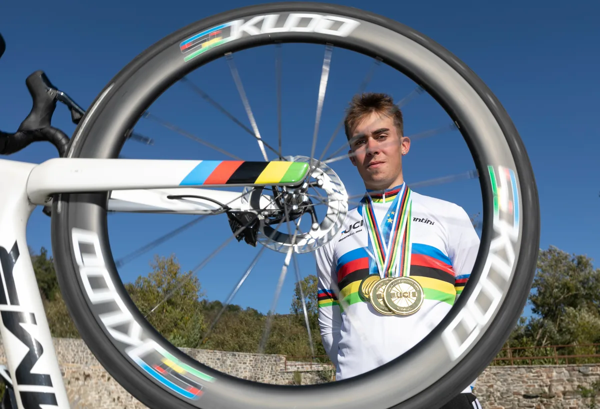 En el pueblo de Benjamín Noval, la nueva joya del ciclismo: ''No me agobia ser un líder, quiero ser el mejor del mundo''