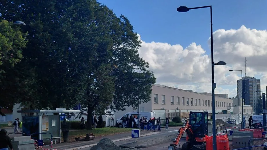 Hérouville-Saint-Clair : des dégâts au lycée Allende après l'intrusion d'une trentaine d'individus, les élèves confinés