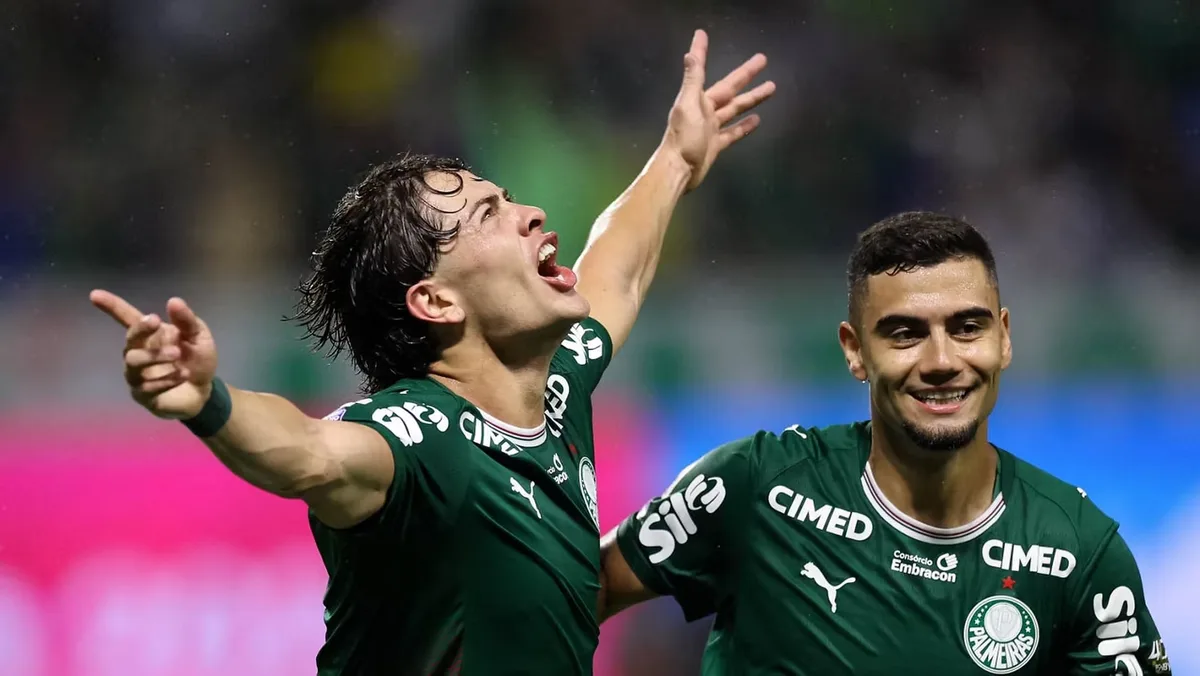 Doble sorpresa en Brasil: dos goles de Giay para Palmeiras y Seedorf llega para dirigir a Corinthians