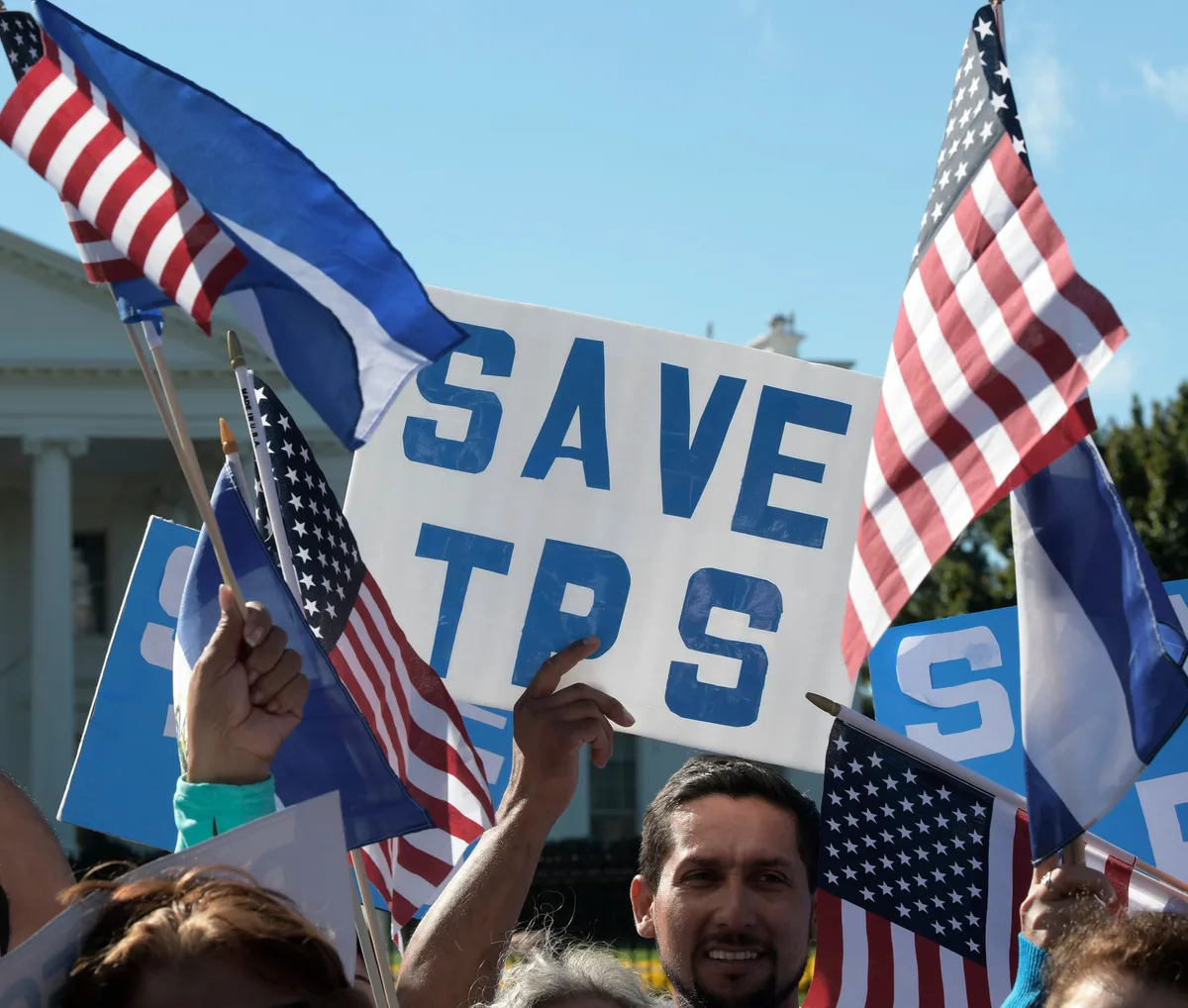 La falta de un anuncio sobre el TPS mantiene en vilo a más de 170 mil salvadoreños en Estados Unidos, según expertos