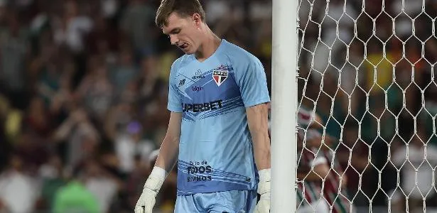 São Paulo libera, mas negociação entre goleiro Young e clube português cai