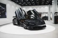 Ferrari começa a vender partes de carros como obras de arte para clientes