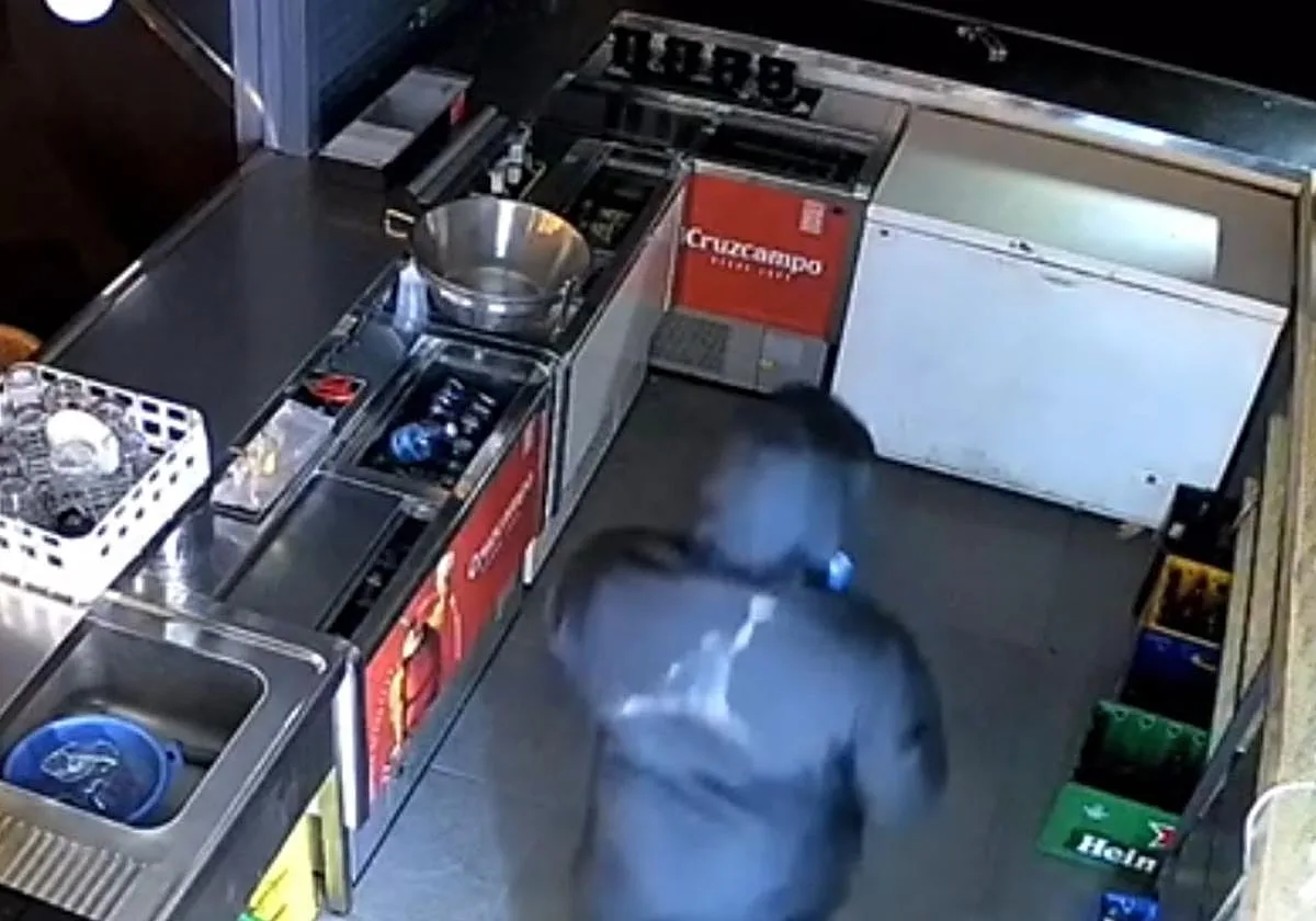 Cae una banda de ladrones que embestía las puertas de bares y restaurantes en Córdoba con coches robados