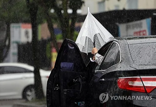 전북 흐리고 가끔 소나기…낮 기온 30∼33도