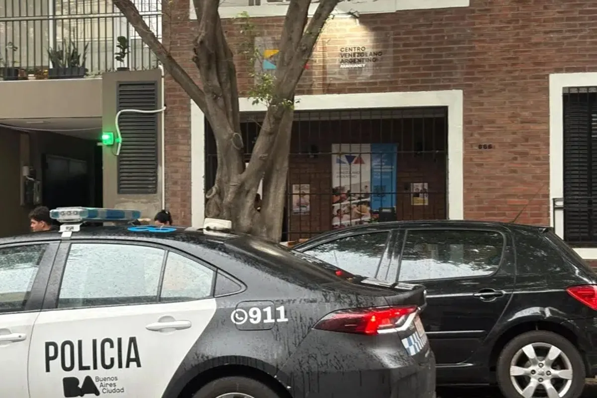 Robo en el Centro Venezolano Argentino en Villa Crespo: se llevaron notebooks, iPads y equipos de sonido