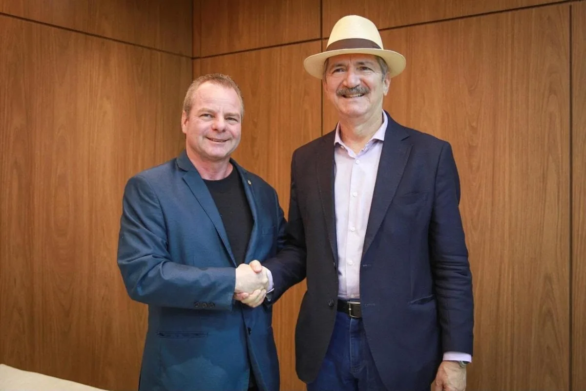 Ex-ministro Aldo Rebelo pede votos para Pedro Longo em defesa da agricultura no Acre