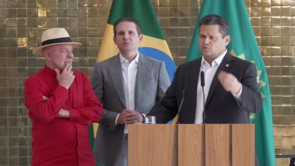 Alcolumbre promete a Lula encaminhar isenção da “taxa das blusinhas” e PECs da 6×1 e Segurança