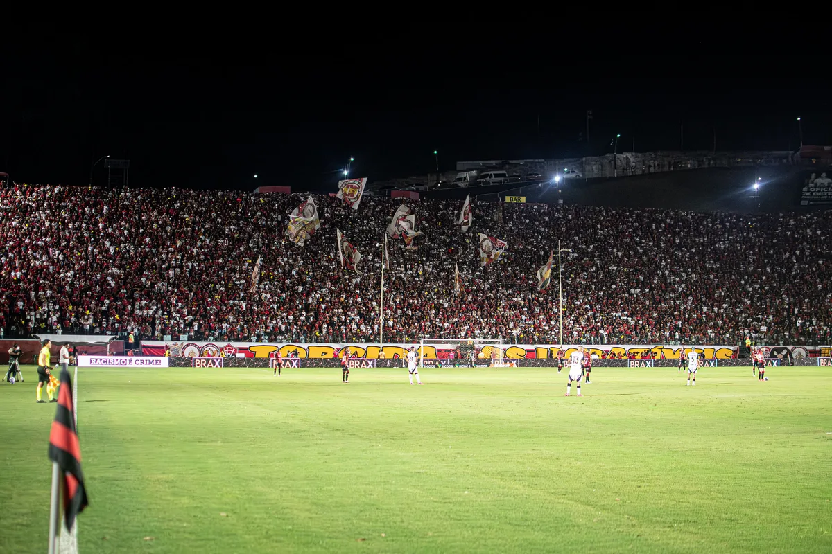 Vitória x Botafogo no Brasileirão: onde assistir, horário e escalações