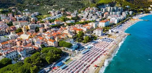 Italien: Nonnen und Gemeinde streiten um ein Strandbad