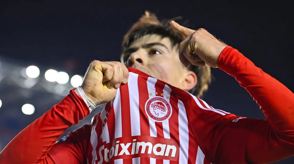 Armando ‘Hormiga’ González revela peculiar petición para su dorsal con el Olympiacos