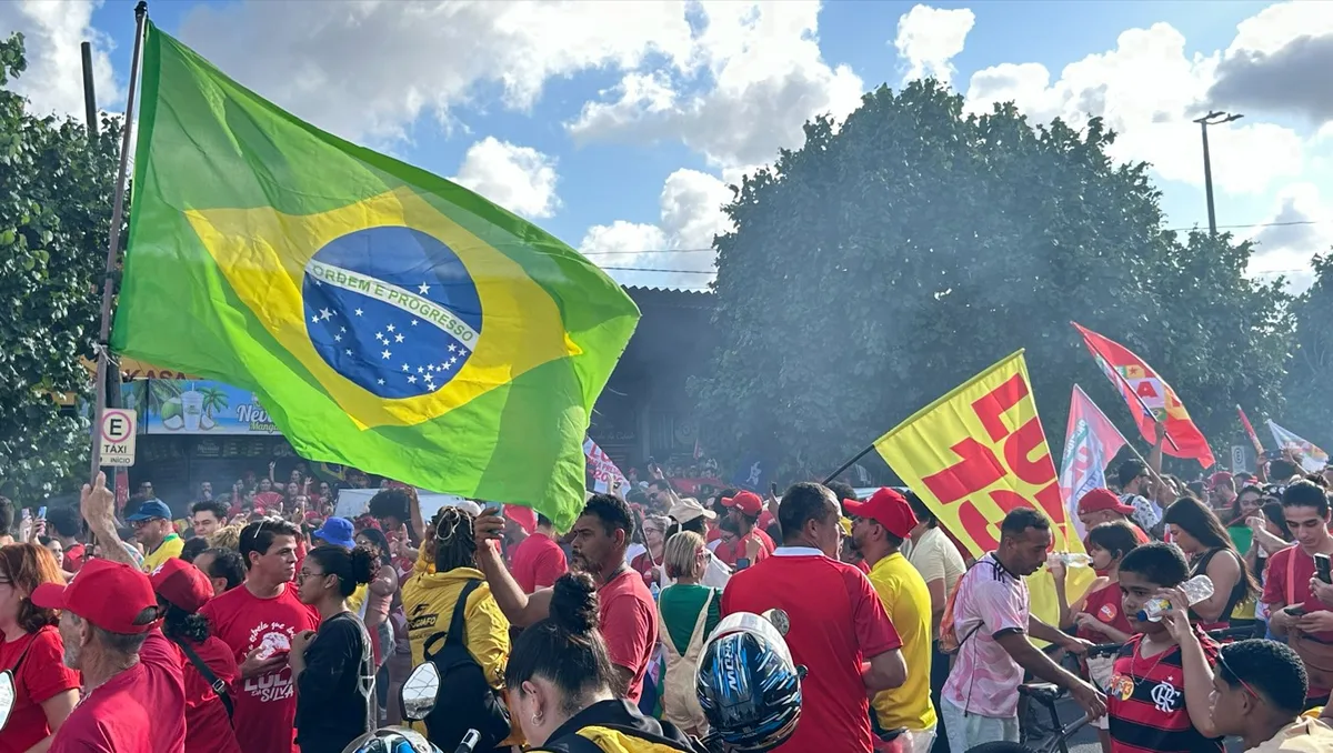 Apoiadores realizam ato pró-Lula no Mercado Público de Mangabeira, em João Pessoa