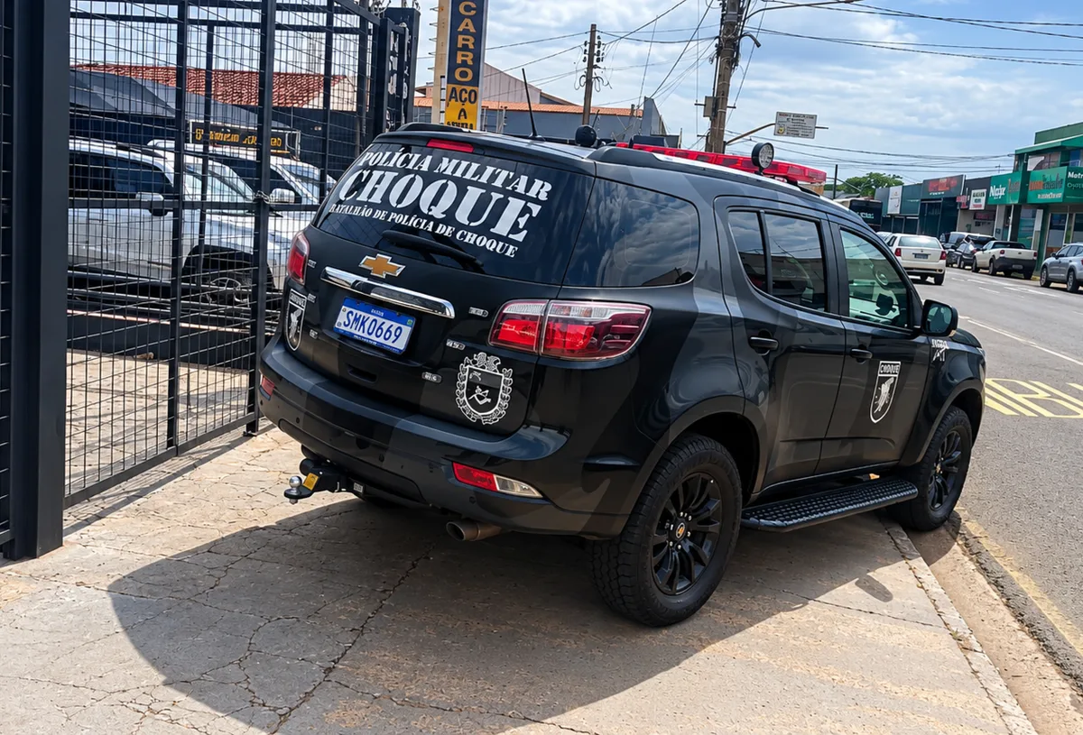 Gaeco cumpre mandados em garagem de veículos na Avenida Bandeirantes