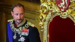 Norway's new king takes oath as mourners pay respects to his late father