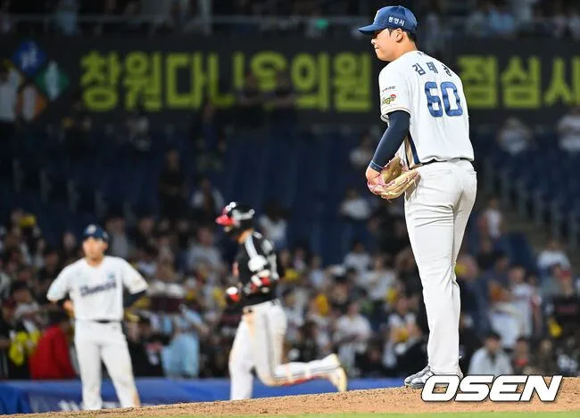 [사진] 김태경, 아쉬운 9회 스리런 허용