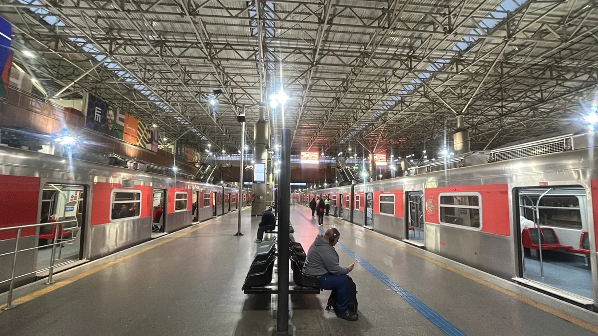 Protesto por moradia interrompe parcialmente circulação da Linha 12-Safira da CPTM em SP