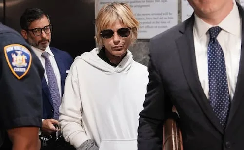 Selma Blair comparece ante un juez por agresión; sus abogados aseguran que sufrió una crisis por omitir medicamentos