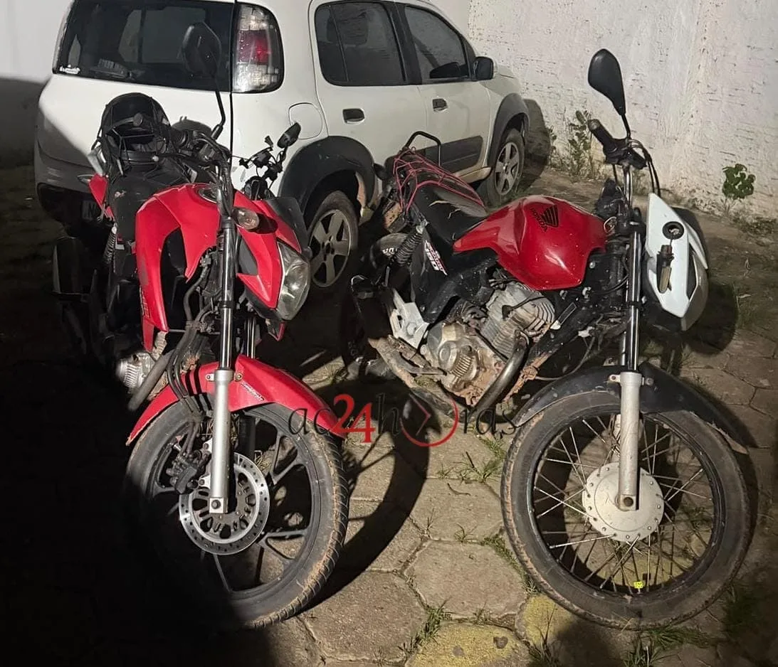 Perseguição policial termina com dois presos, motos recuperadas e arma apreendida no Vila Acre