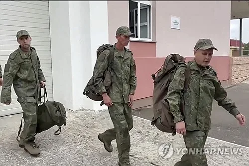 종전 협상은 멈췄지만…러·우크라, 포로 103명씩 맞교환