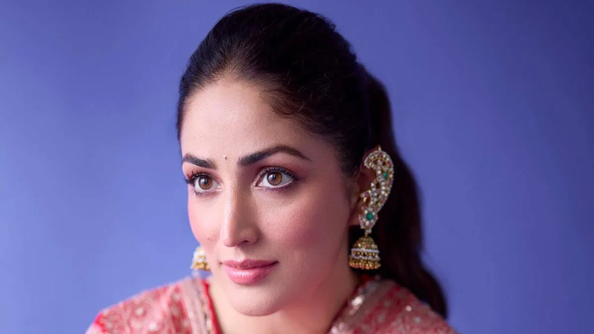 Yami Gautam stuns in Rs 1.01 lakh red Anarkali ahead of Nayyi Navelli