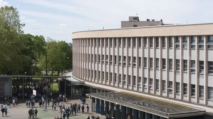 Blocus lycéens : quand le bâtiment parle