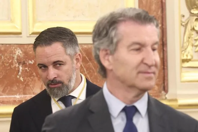 El PP acompasa su discurso migratorio a Vox pero intenta mantener un perfil institucional en la acogida de menores