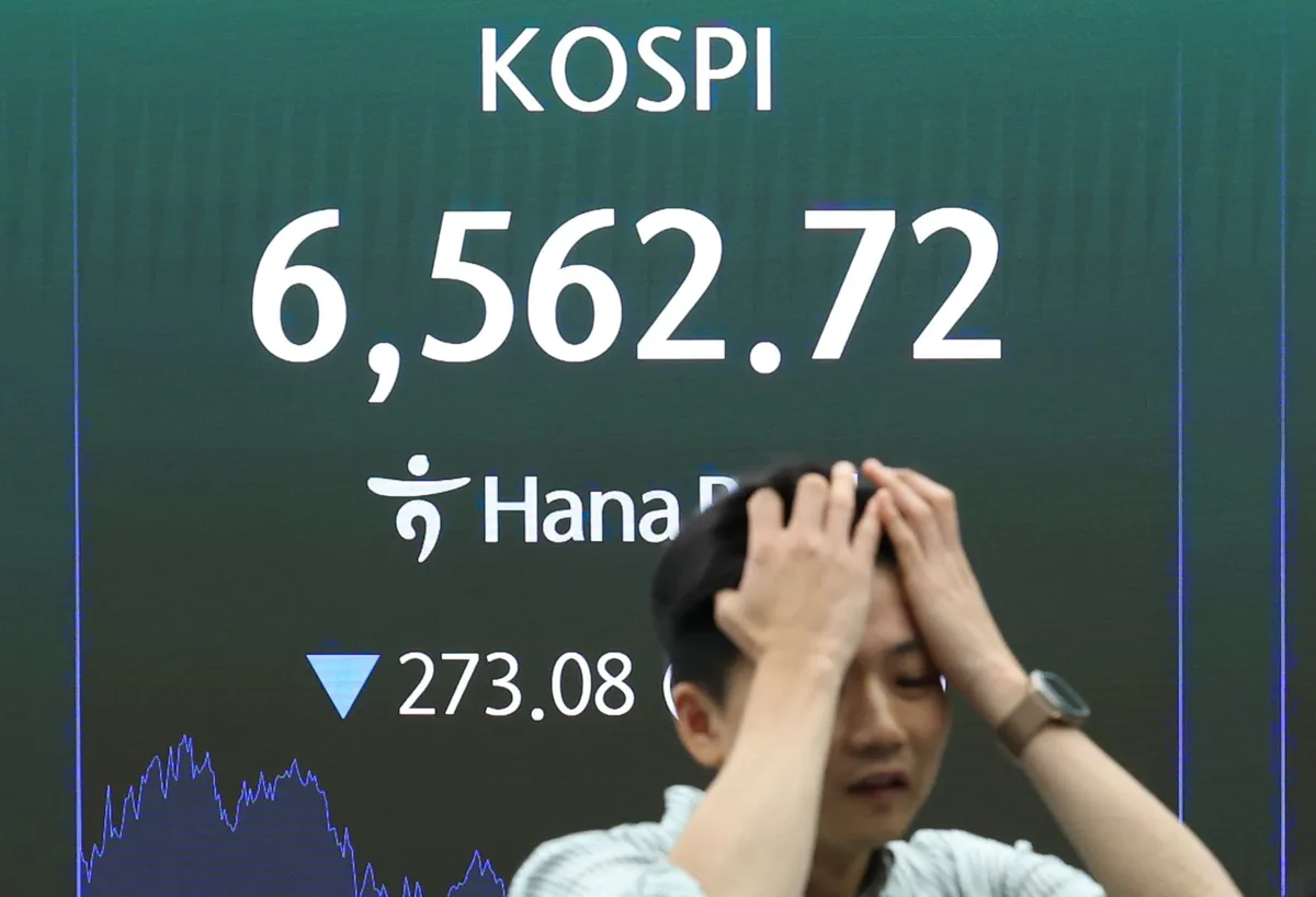 코스피 시총 상위 30종목 일제히 ‘파란불’... 외인·기관 4조원 던졌다