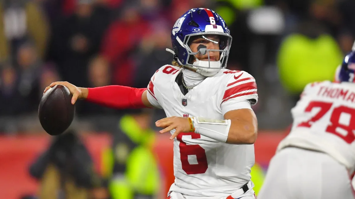 Giants QB Jaxson Dart exits vs. Rams with knee injury