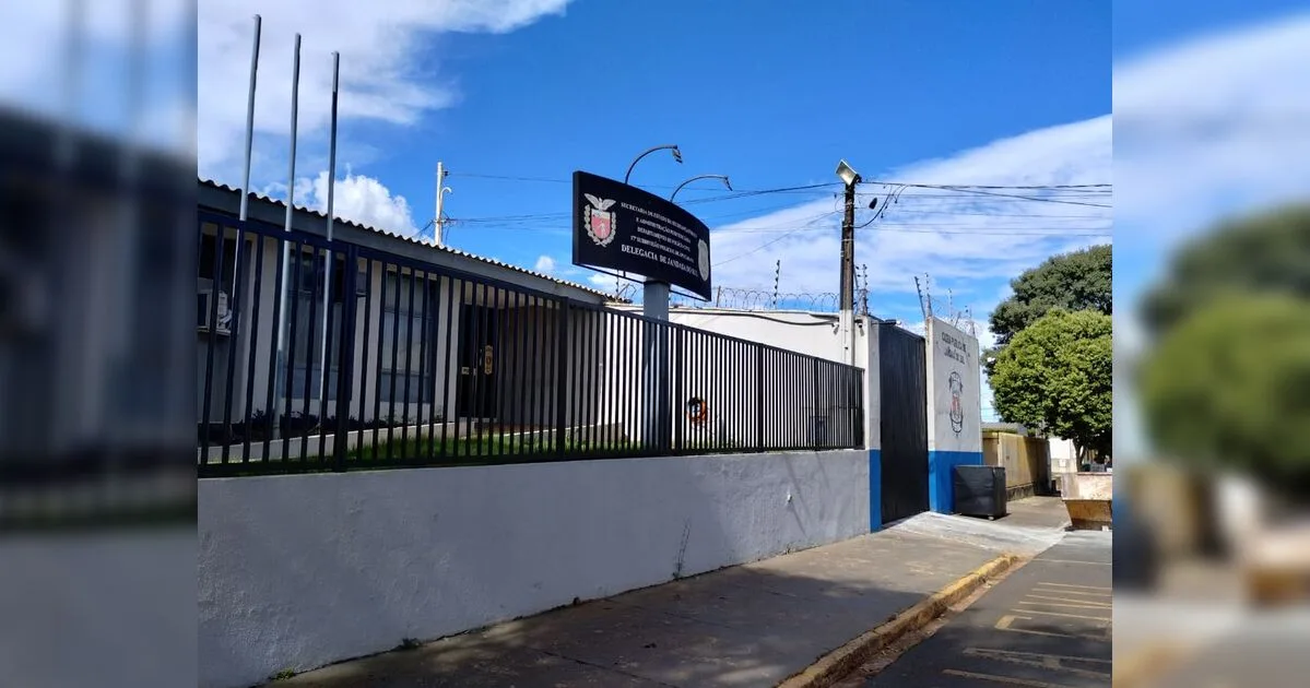 Ladrões capotam Audi em fuga e são presos ao pedir socorro à polícia