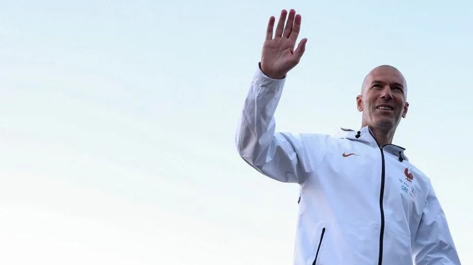 VIDÉOS - Équipe de France : "Il a encore de beaux restes", les Bleus sous le charme de Zinédine Zidane