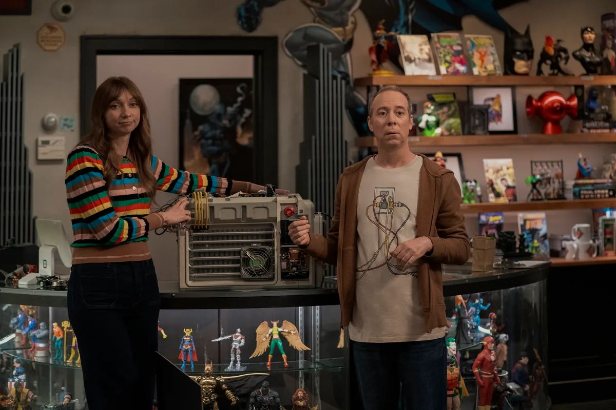 ‘Stuart Fails’ Stars Kevin Sussman & Lauren Lapkus Reveal Filming Episode 6 Scene “Was Terrifying”