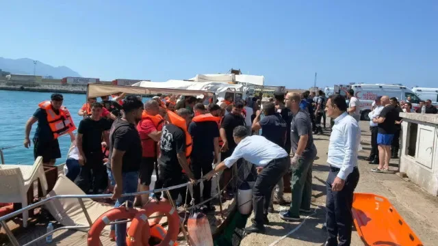 Ferry com 270 pessoas a bordo naufraga no Chipre