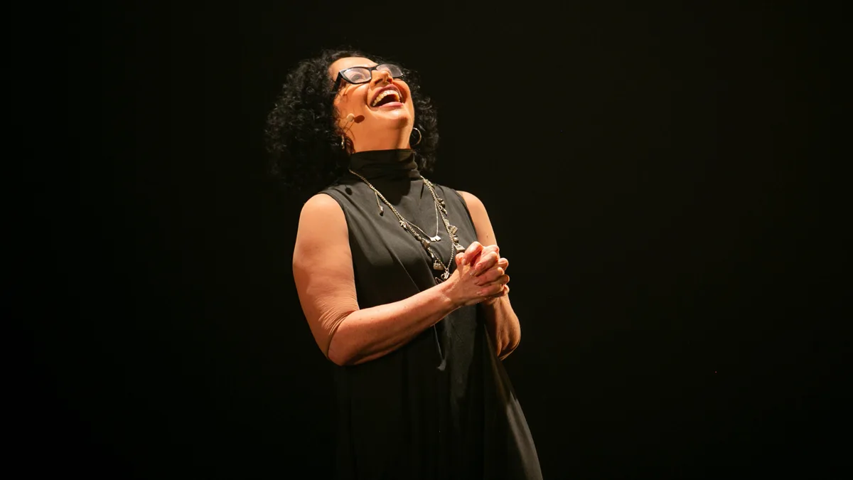 Viviane Mosé traz peça que une filosofia e poesia a Vitória neste sábado (19)