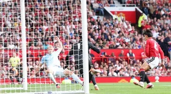 City vence dérbi de Manchester na casa do United