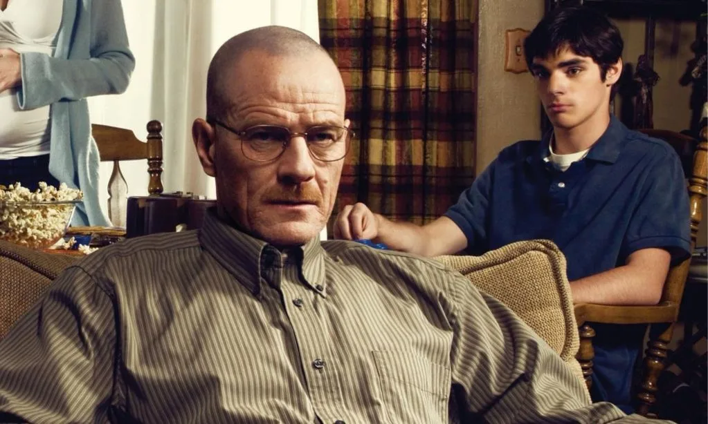 La emotiva despedida de Bryan Cranston a RJ Mitte, su hijo en ‘Breaking Bad’: «Le conocí con solo 14 años»