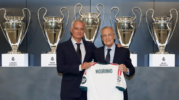 El Madrid presenta a Mourinho en un acto privado con Florentino y sin prensa: "Esto es más bonito que la primera vez"