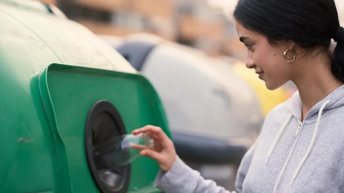 Recycling: Mit oder ohne Deckel? So entsorgen Sie Ihr Altglas richtig