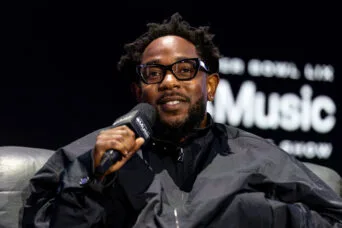 Kendrick Lamar cumpre promessa e encontra menino de sete anos que perdeu os dois braços após ataque de cães