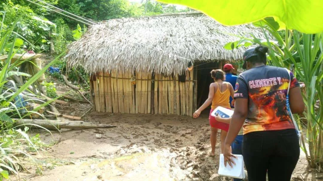 Despliegan atención a familias damnificadas en el municipio Acevedo tras fuertes lluvias
